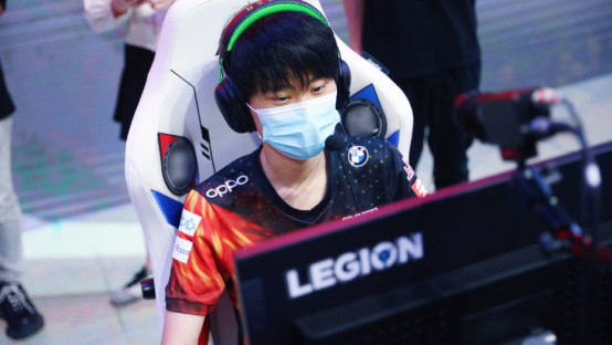 里的差距依 里的差距依